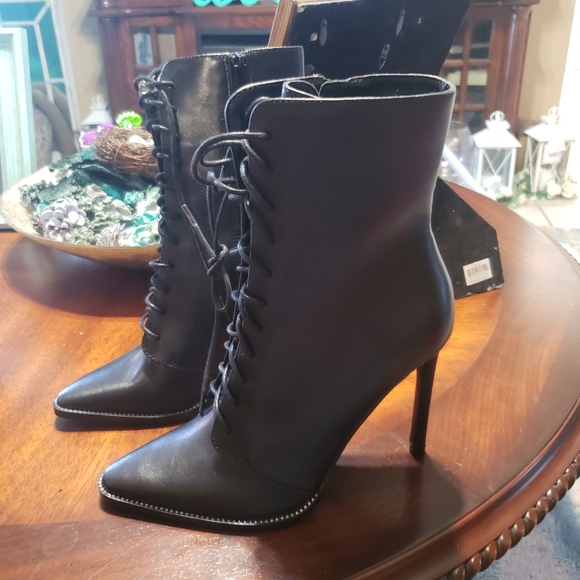 Steve Madden Never worn Black size 7 Booties - Picture 1 of 7